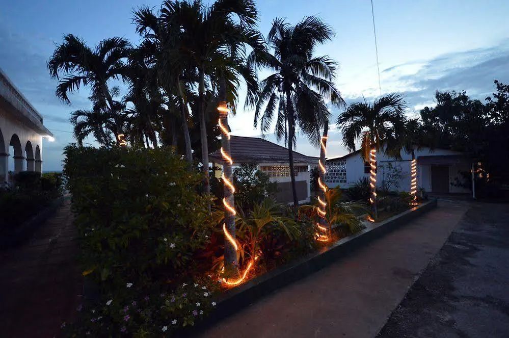 Beyond Sunset Resort & Villas Treasure Beach 4*,