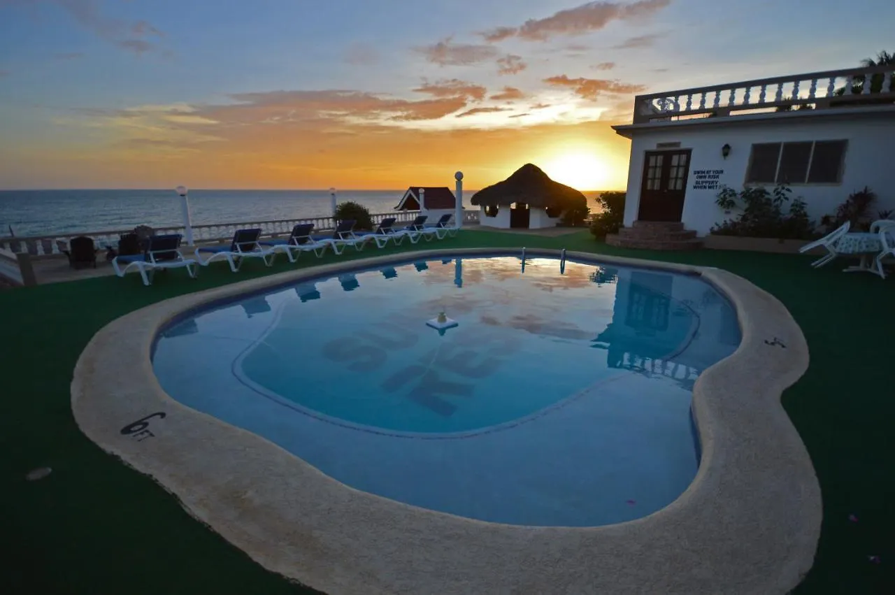 Beyond Sunset Resort & Villas Treasure Beach 4*,