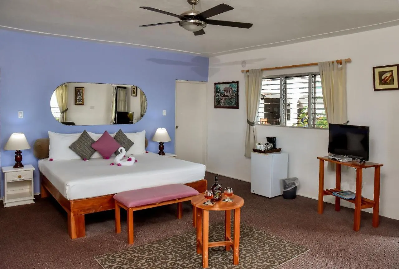 Beyond Sunset Resort & Villas Treasure Beach 4*,